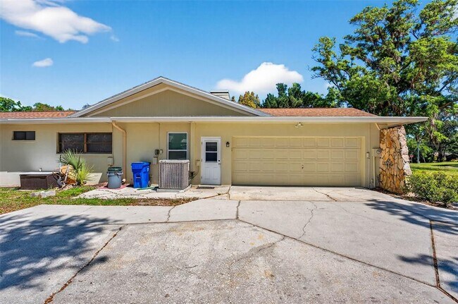 Building Photo - 2111 Paddock Cir