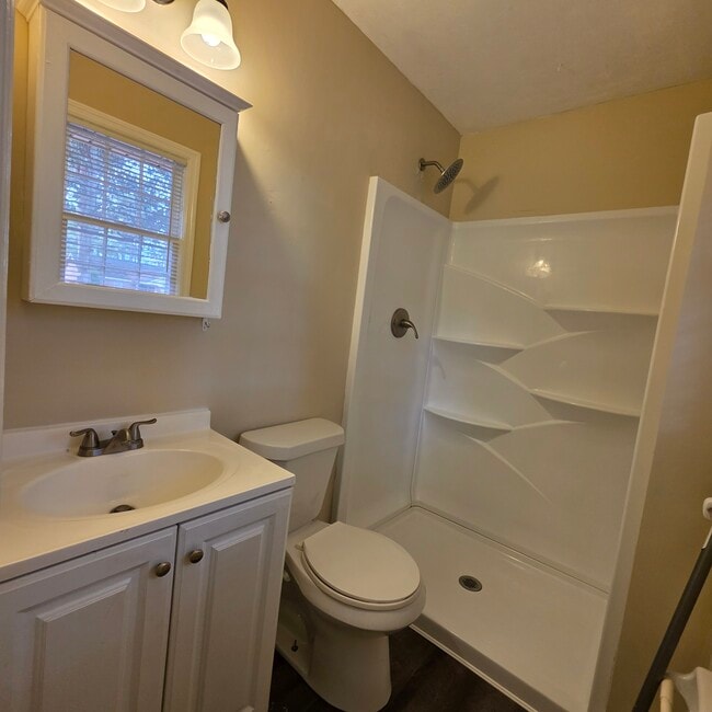 Building Photo - 2802 Reeves Ln