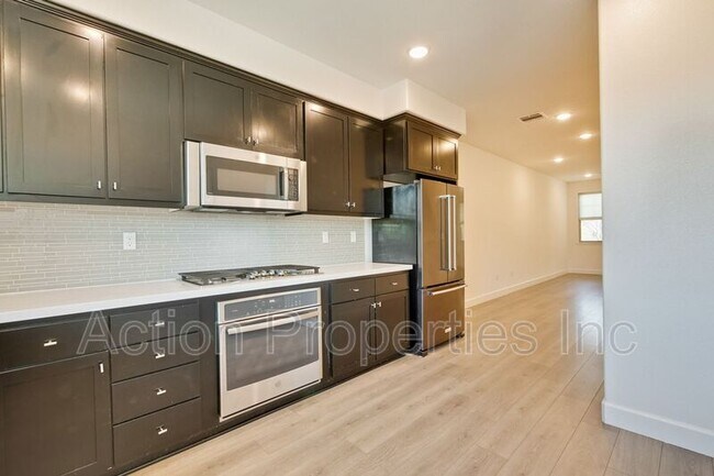 Building Photo - 605 Cinnamon Cir.