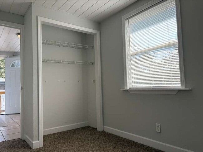 Building Photo - 2 Bedroom Apartment in the Desirable Westminster Heights Neighborhood