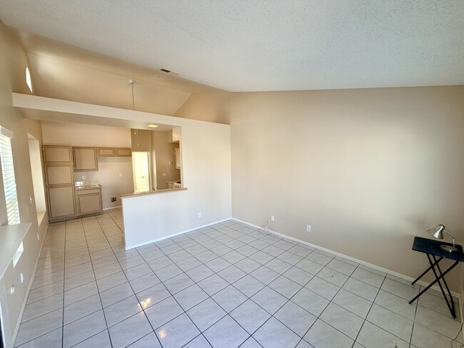 Building Photo - 2036 Orchard Dr