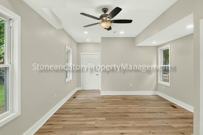 Building Photo - New Remodeled! 4 Bedroom 2 Bath