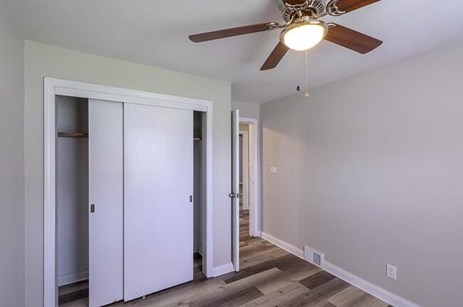 Building Photo - 4801 Oak Park Dr