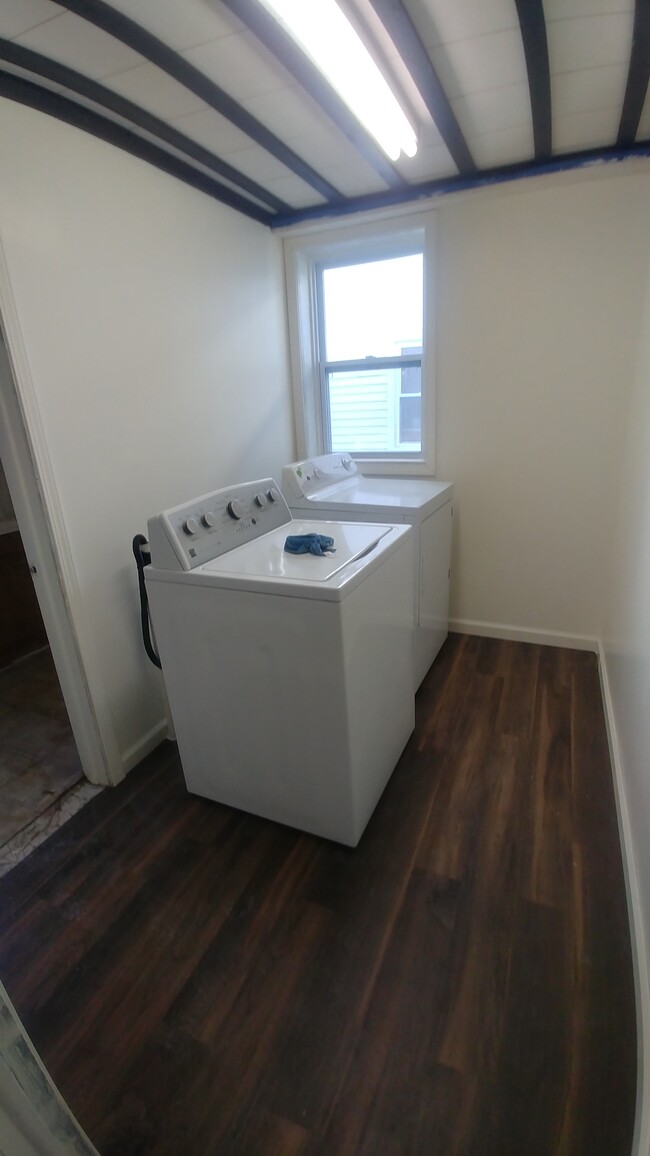 Laundry room - 9 Ward Pl