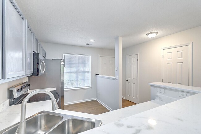 Building Photo - 8047 Shadow Oak Dr