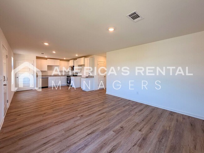 Building Photo - Coming Soon! Available to View NOW! DEPOSIT PENDING!