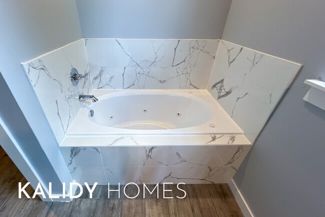 Building Photo - 12624 E Hefner Rd