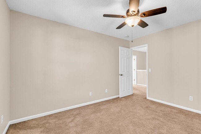 Building Photo - 16 Bushwood Dr