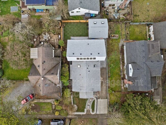 Building Photo - 742 N 90th St