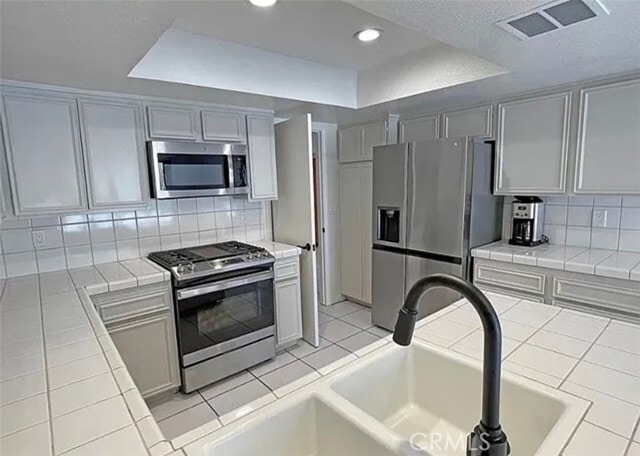 Building Photo - 10022 Reseda Blvd