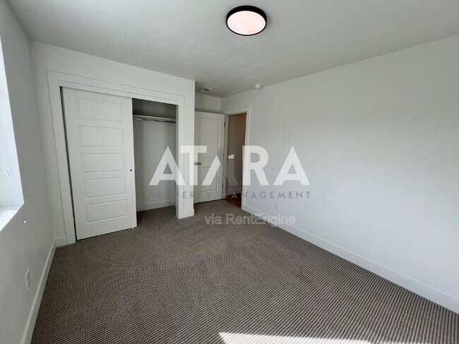 Building Photo - 955 S 850 W