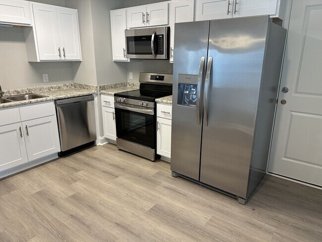 Building Photo - 1050 Rushing St