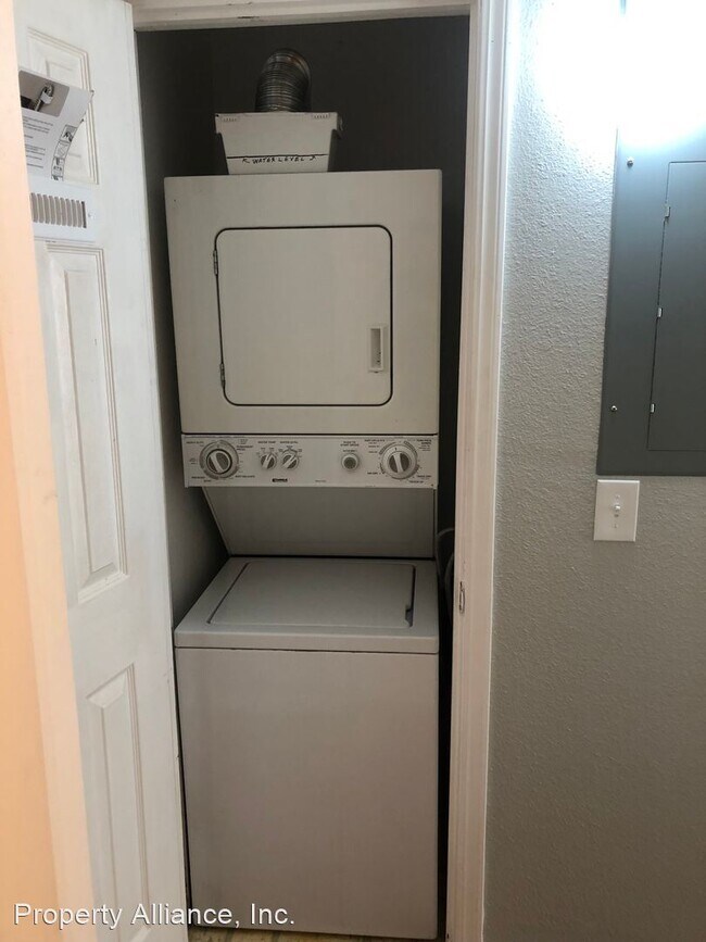 Building Photo - 2 br, 2 bath House - 479 Wright Street #201