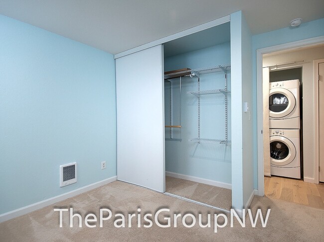 Building Photo - 3br Totem Lake Condo Big Open Flr Plan