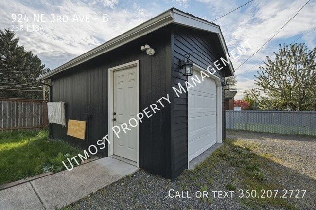 Building Photo - 924 NE 3rd Ave