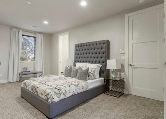 Building Photo - Experience fabulous Brookside living, just outside your front door!