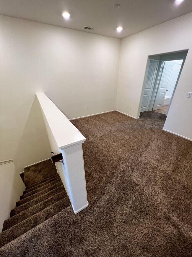 Building Photo - 2 bedroom Condo with a LOFT located in Menifee!