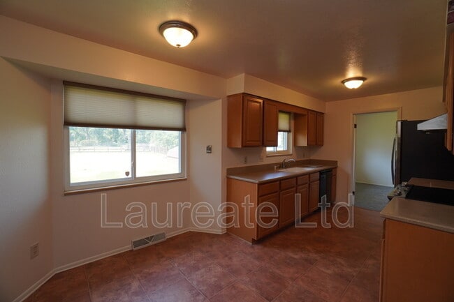 Building Photo - 1472 W Geddes Ave