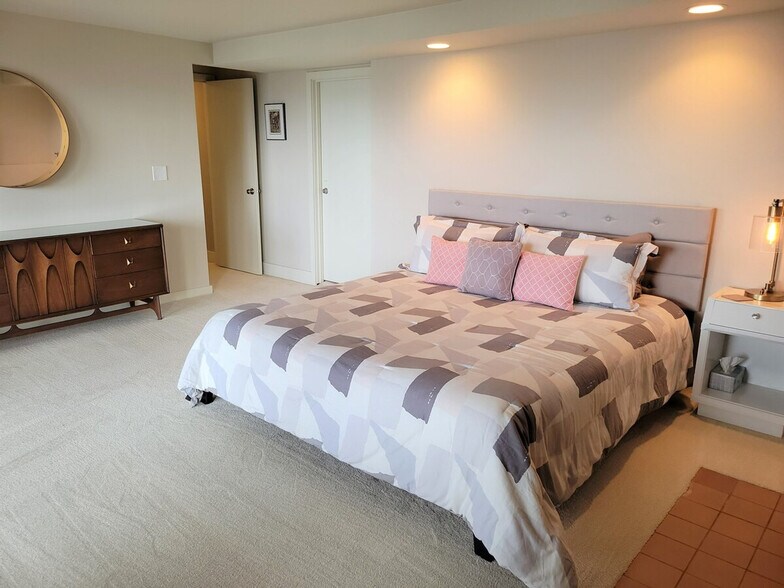 Building Photo - 4091 Hillcrest Ave SW