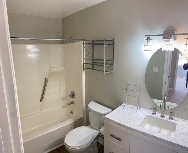 Building Photo - 1124 Theresa Ct