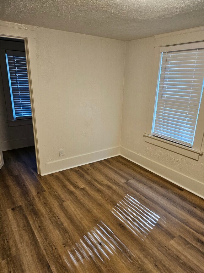 Building Photo - 1118 Santee Ave