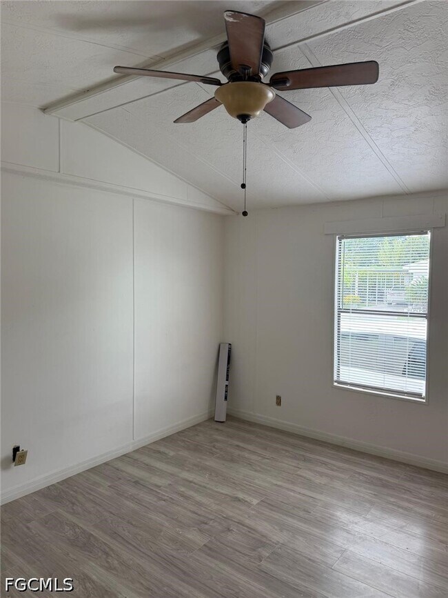 Building Photo - 130 Lantern Pl