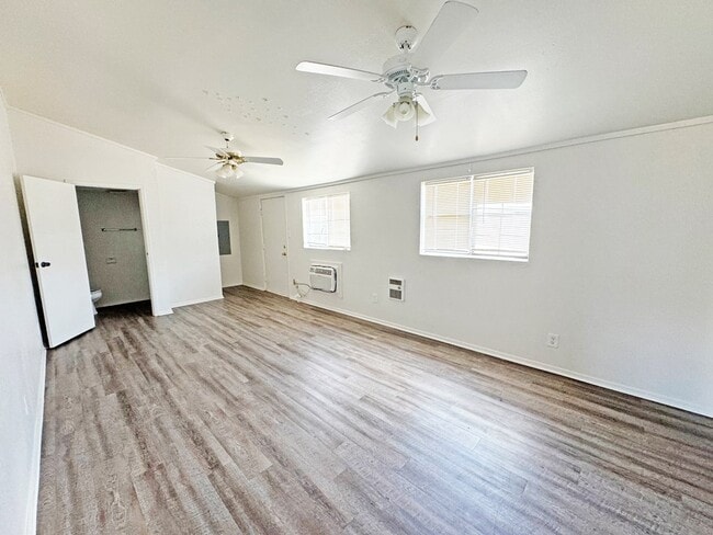 Building Photo - 408 W Holland Ave