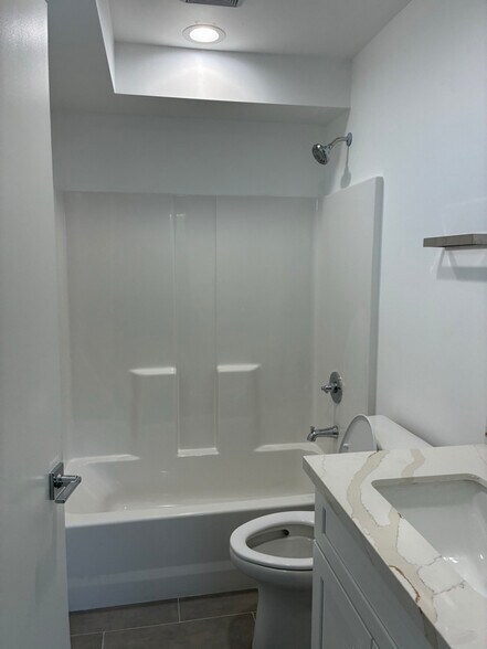 Building Photo - 449 W 74th St