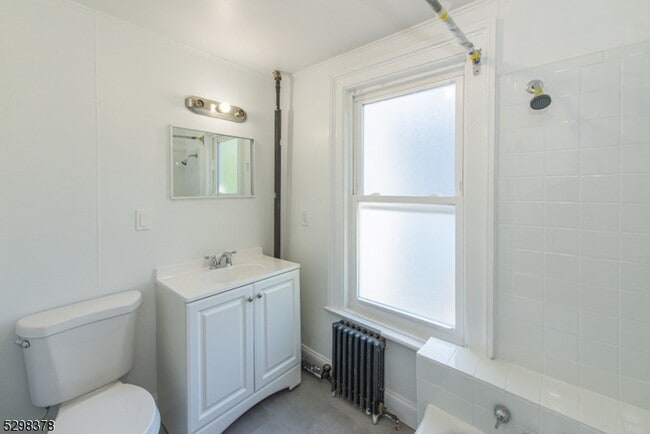 Building Photo - 54 Spruce St
