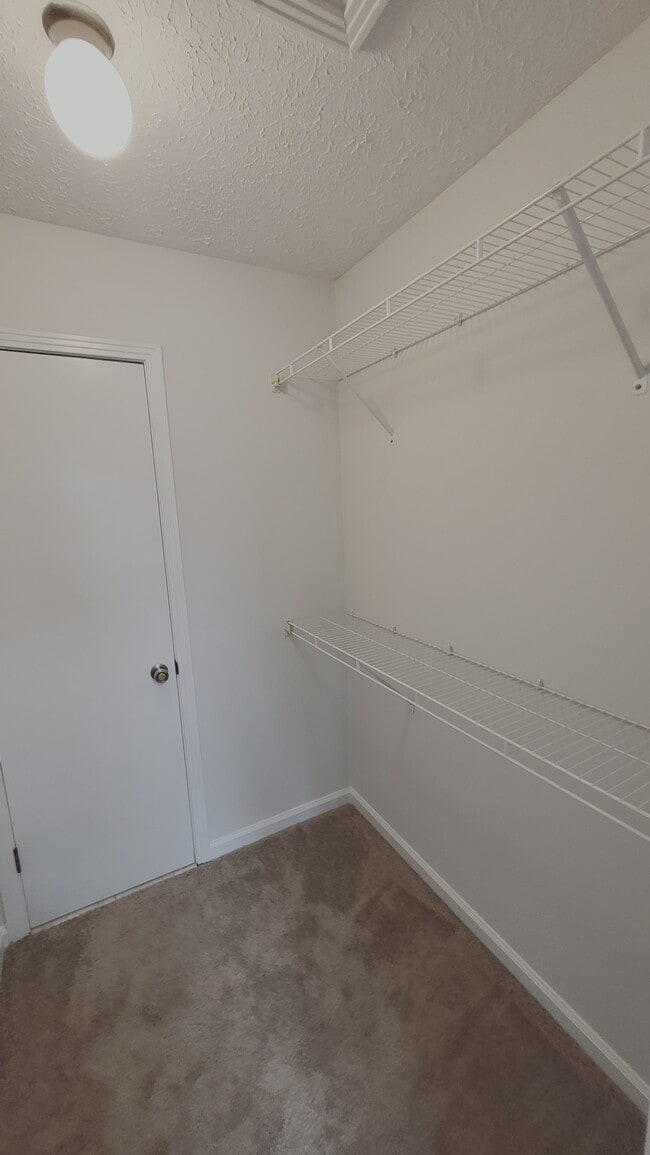 Building Photo - 301 Hickory Pl