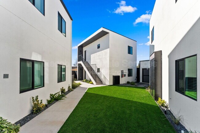 Building Photo - 8353 Ivory Coast Dr