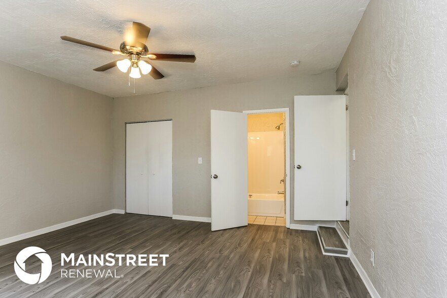 Building Photo - 2124 Almeria Way S
