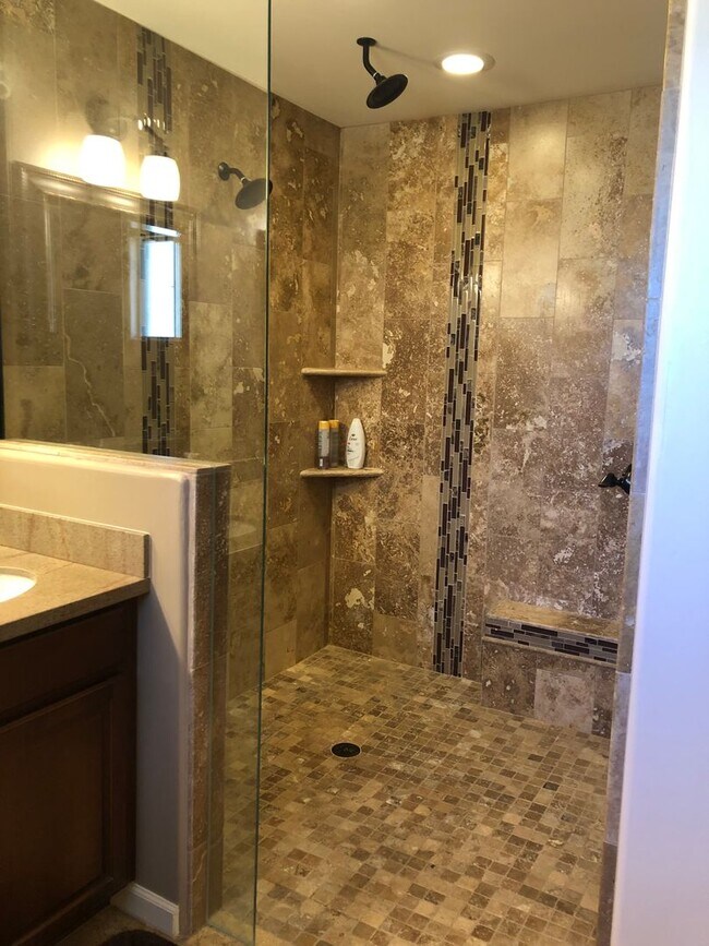 Building Photo - Welcome to this charming 2-bedroom, 2-bathroom house located in Leisure World a 45+ Active Adult ...