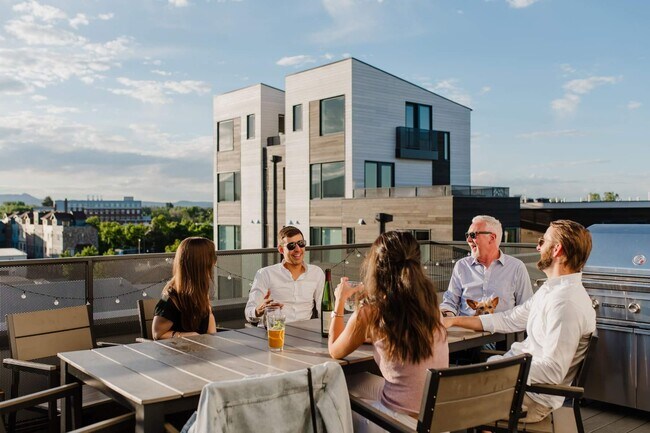 Roof-top patio - 401 Linden St
