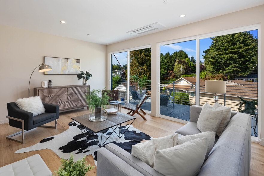 Living room - 10120 NE 185th St
