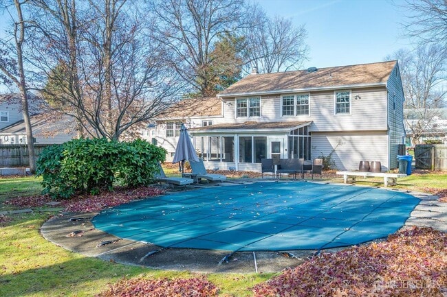 Building Photo - 15 Howell Ave