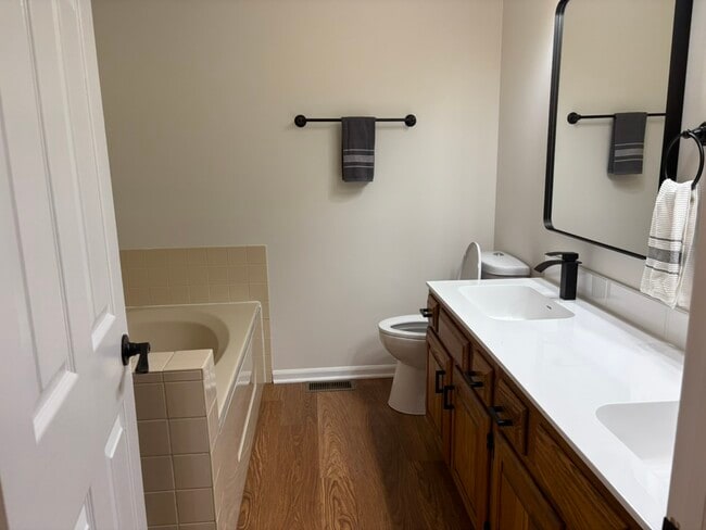 Building Photo - 716 Clover Hill Ct