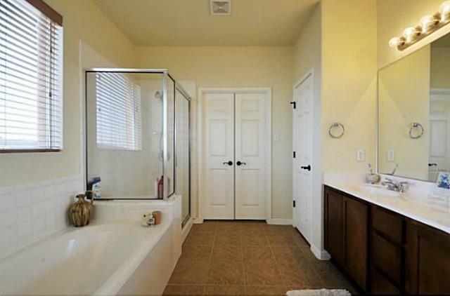 Building Photo - 2103 Ariella Dr