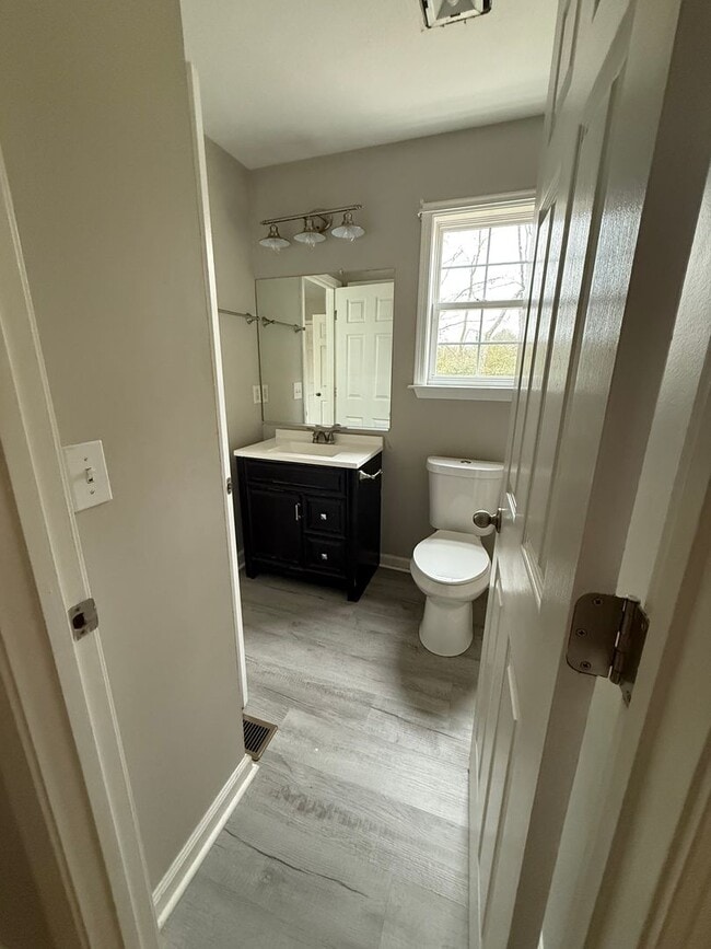 Building Photo - 1822 Holdens Hollow