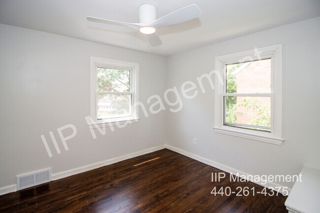 Building Photo - 3549 Grosvenor Rd
