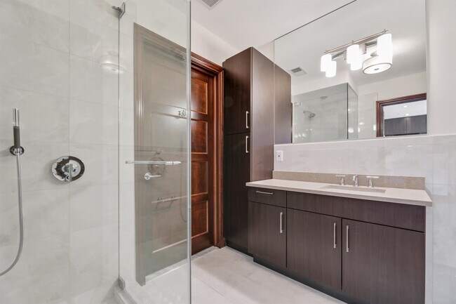 Building Photo - 9 Somerset Ln