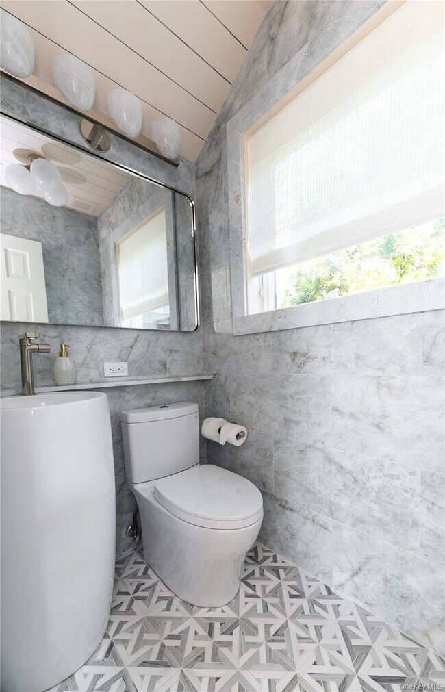 Building Photo - 1005 Surf View Walk