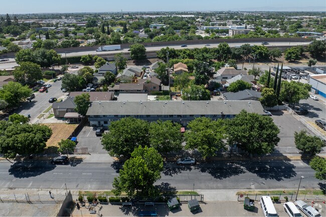 Aerial Context - 1616 E Market St