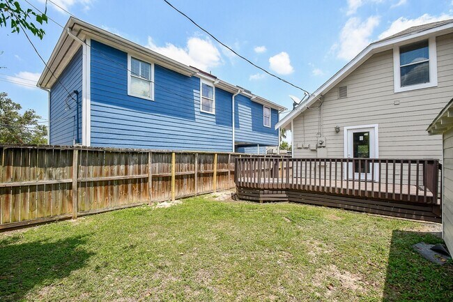 Building Photo - 1307 Walton St