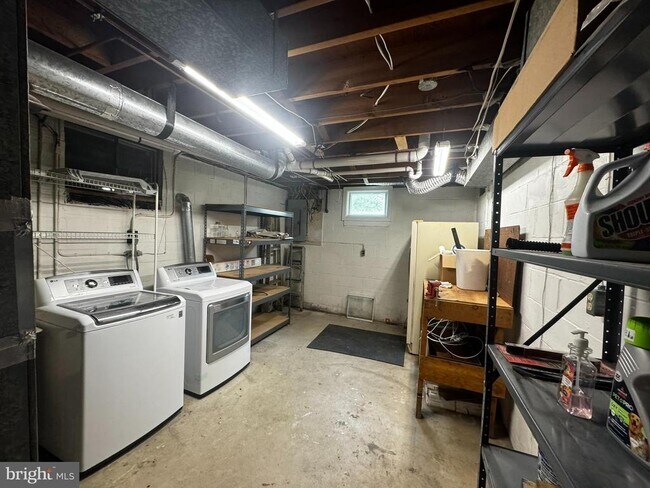 Building Photo - 2508 St John Pl