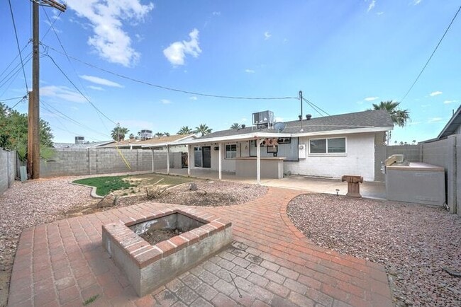 Building Photo - COMING SOON! Amazing 3 Bed, 2 Bath Home Lo...