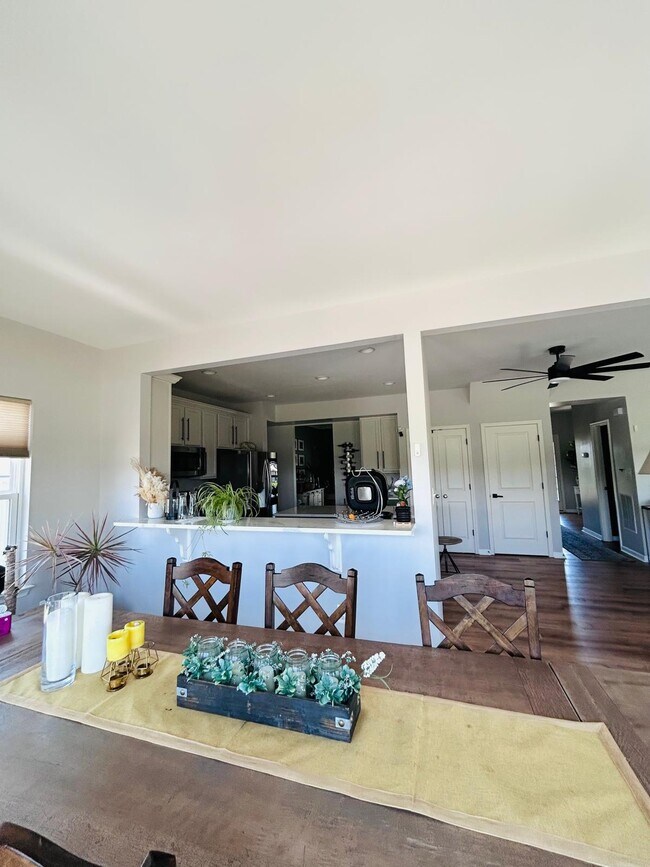 Building Photo - 75 Livie Ln