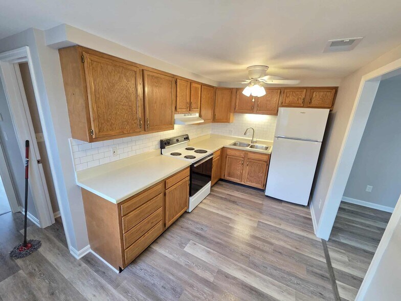 Building Photo - 923 Rose Hill Ave