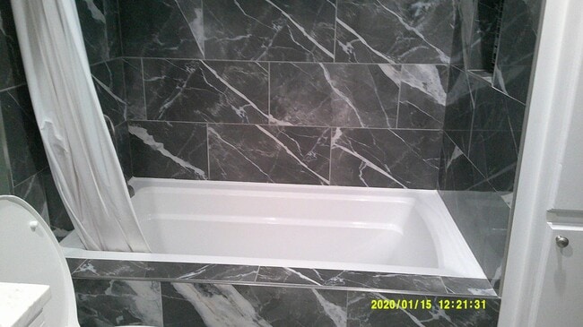 Building Photo - 945 Davis St