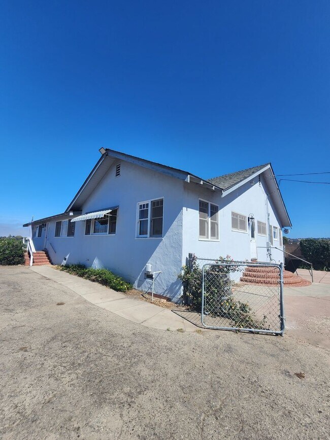 Building Photo - 659 Valley Rd